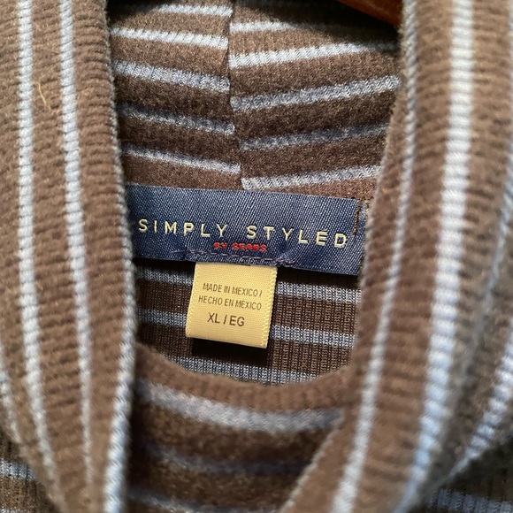 Simply Styled Turtleneck - Picture 3 of 3